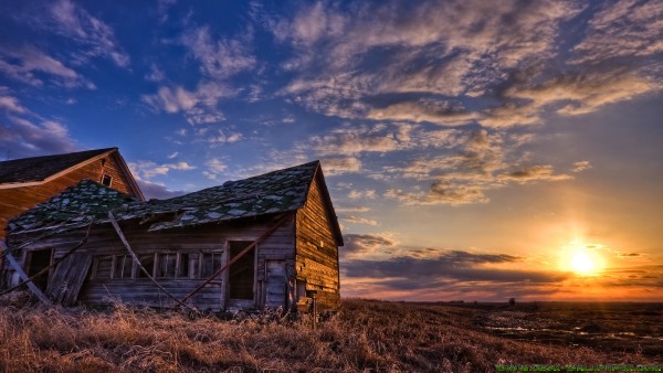 Old house is in the sunset