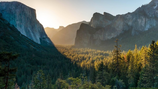 Valley between the mountains